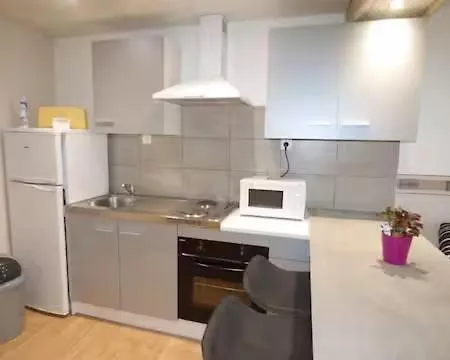 Meuble 23 M2 Entierement Renove *